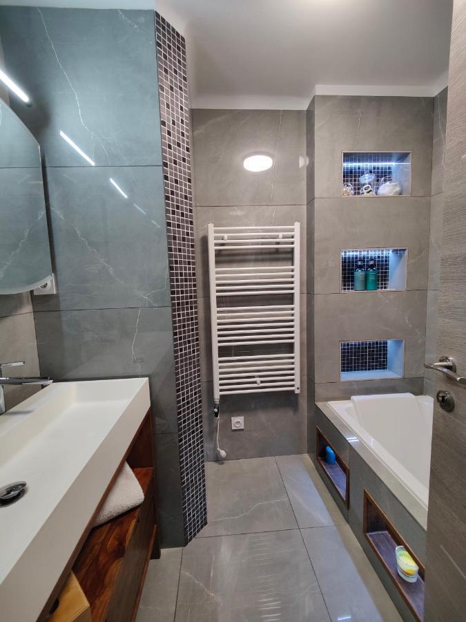 Charming Ac 2-Bedroom Apartment Antibes City Center Family, Couples Friendly Bagian luar foto